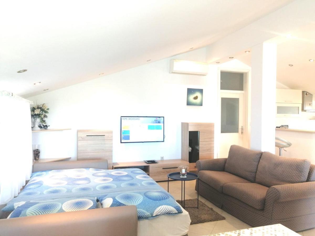 Lovely Sea View House In Malinska Island Krk Exterior foto